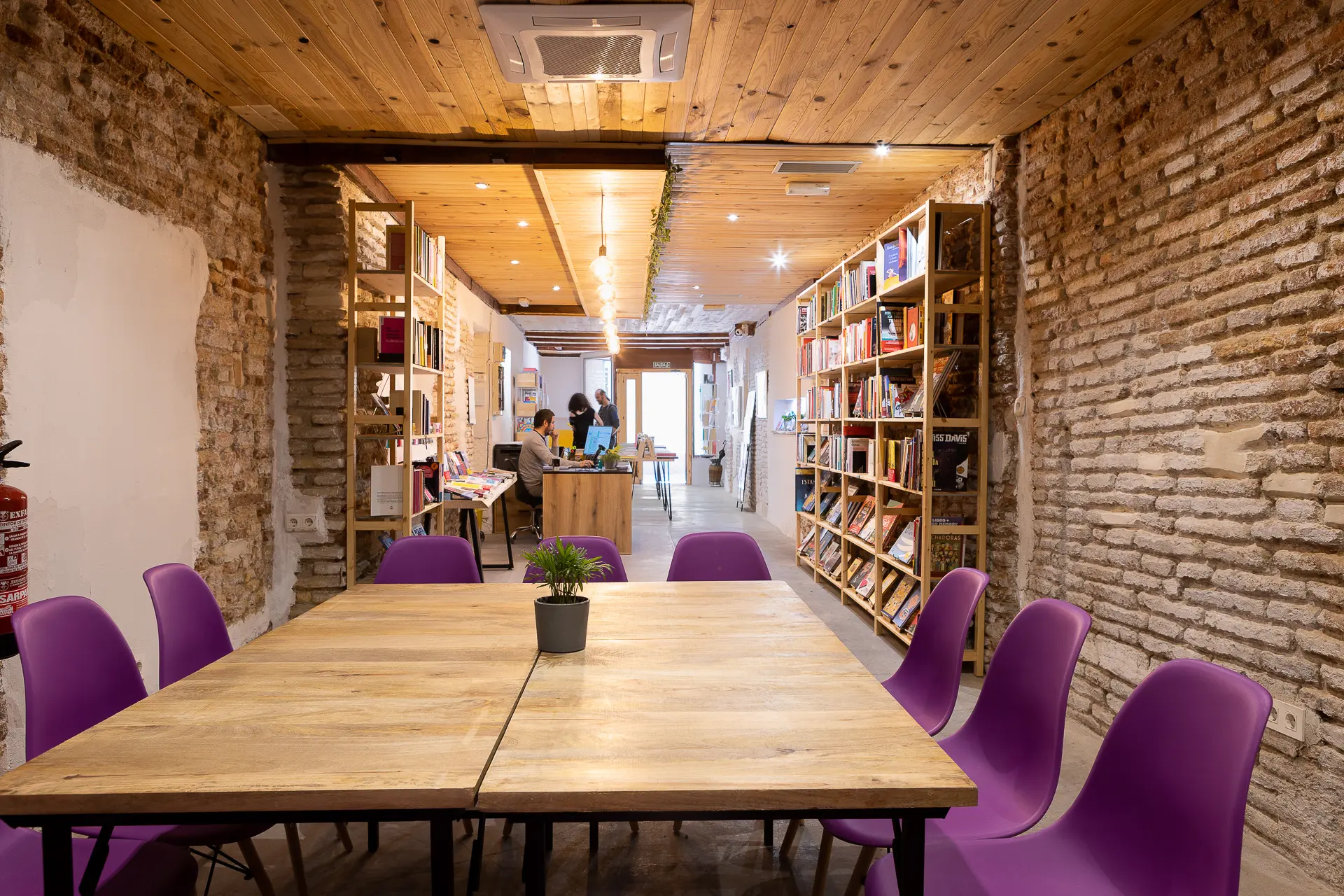 Proyecto y obra para apertura de librería en el barrio del Gancho