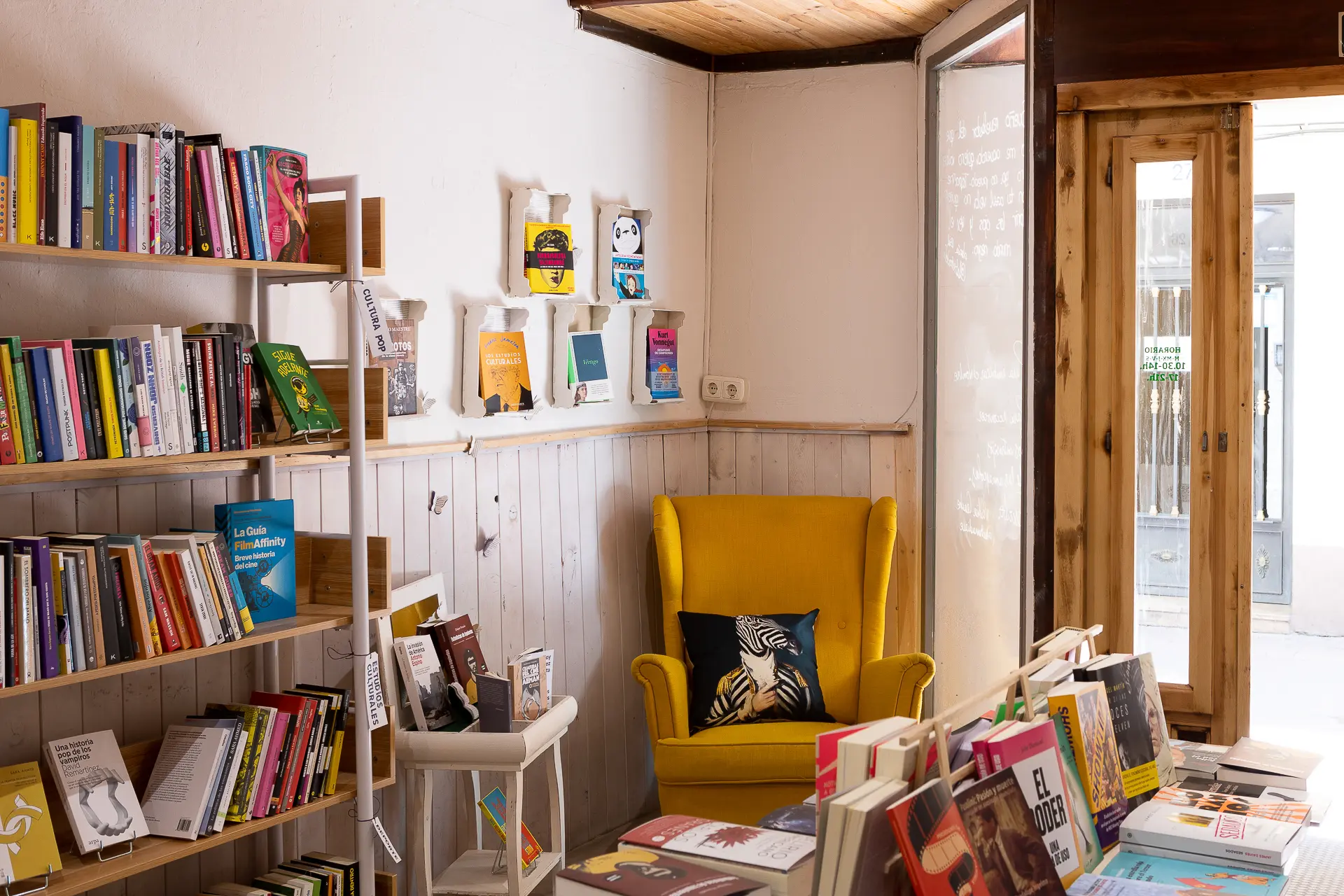 Proyecto y obra para apertura de librería en el barrio del Gancho