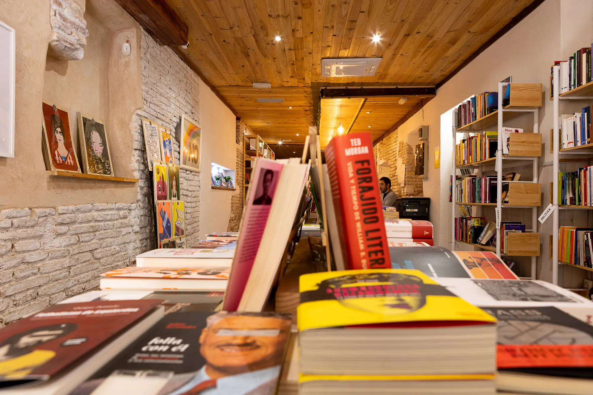 Proyecto y obra para apertura de librería en el barrio del Gancho