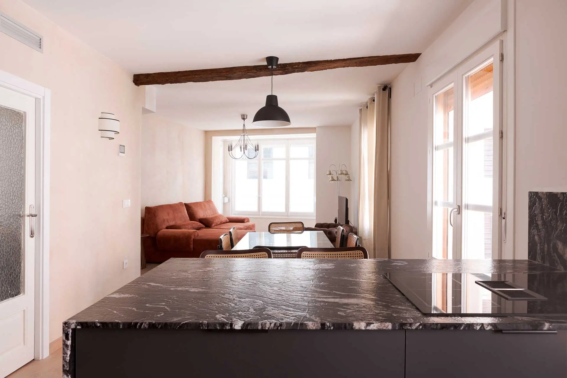 Proyecto y obra de rehabilitación de vivienda en el centro histórico de Zaragoza