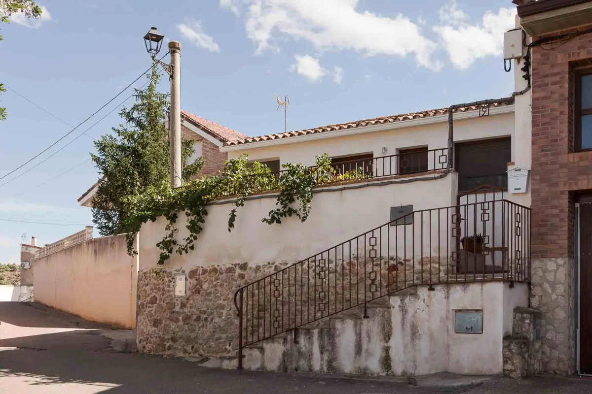 Proyecto de rehabilitación. Cambio de uso de almacén a vivienda.