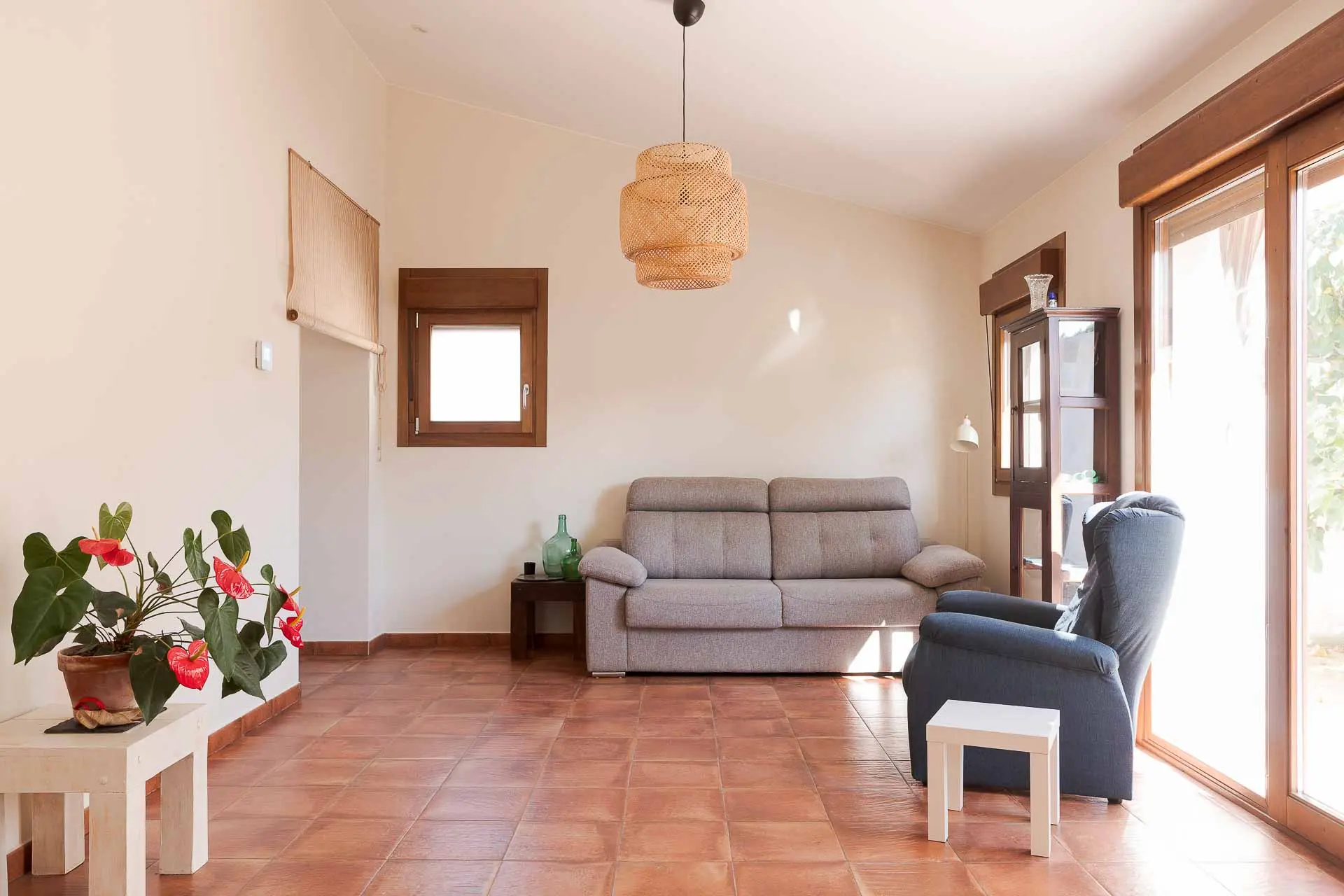 Proyecto de rehabilitación. Cambio de uso de almacén a vivienda.