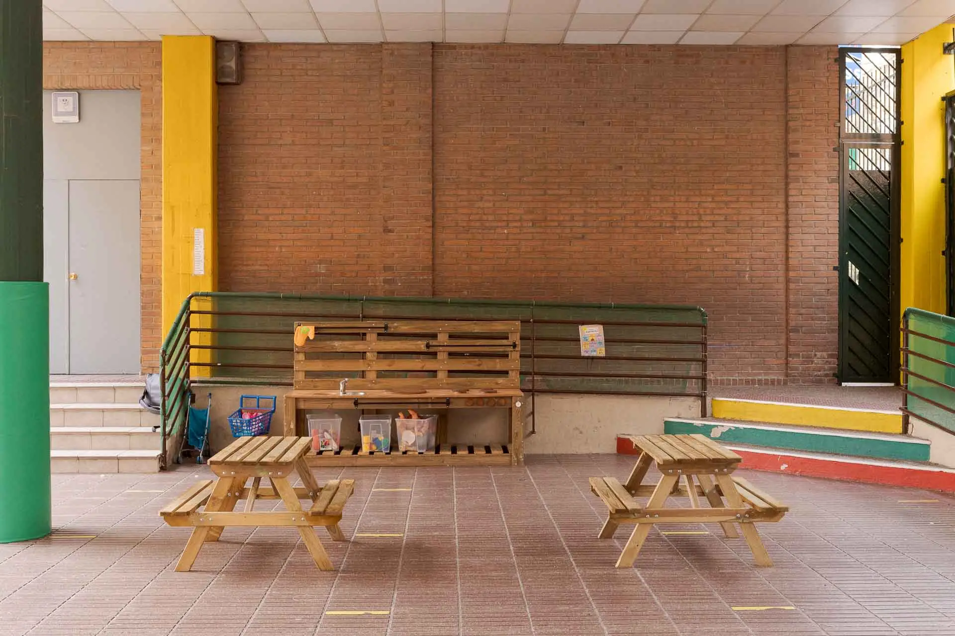 Renaturalización del patio CEIP Emilio Moreno Calvete